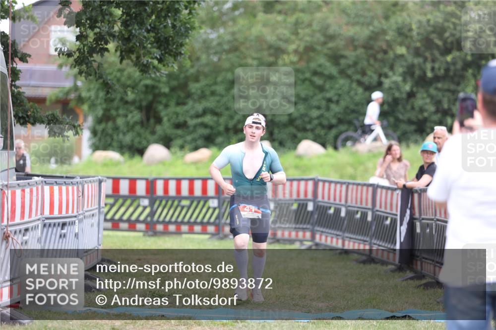 21.06.2026 - 29. Vierlanden-Triathlon Andreas Tolksdorf http://msf.ph/oto/9893872 21.06.2026 14:29:36 Ziel 41, 1186, 41, 1186 meine-sportfotos.de