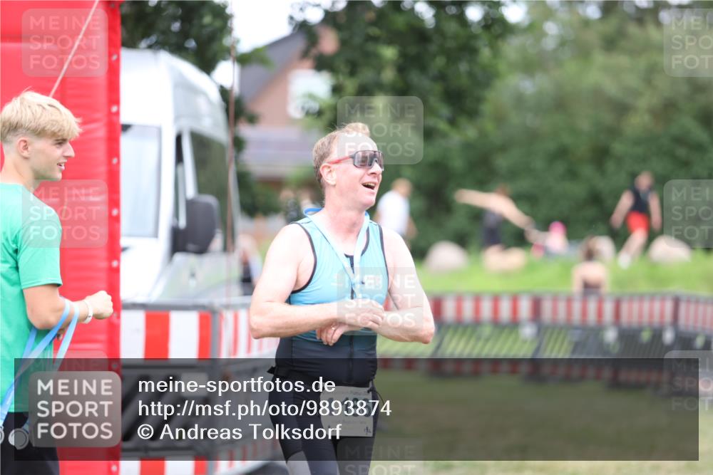 21.06.2026 - 29. Vierlanden-Triathlon Andreas Tolksdorf http://msf.ph/oto/9893874 21.06.2026 14:29:51 Ziel 1186, 1186 meine-sportfotos.de
