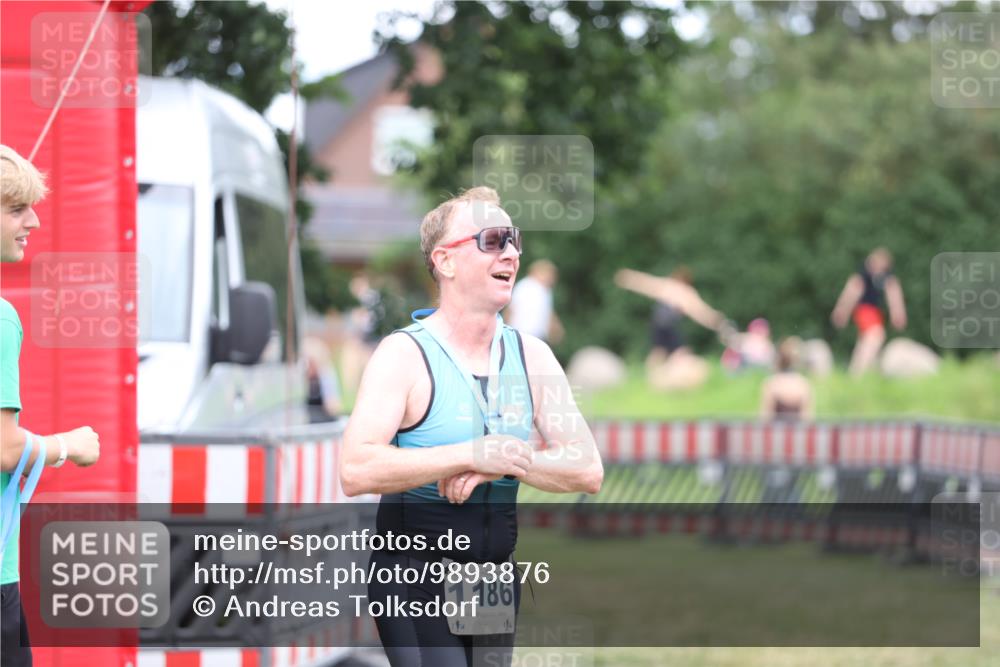 21.06.2026 - 29. Vierlanden-Triathlon Andreas Tolksdorf http://msf.ph/oto/9893876 21.06.2026 14:29:51 Ziel 1186, 1186 meine-sportfotos.de