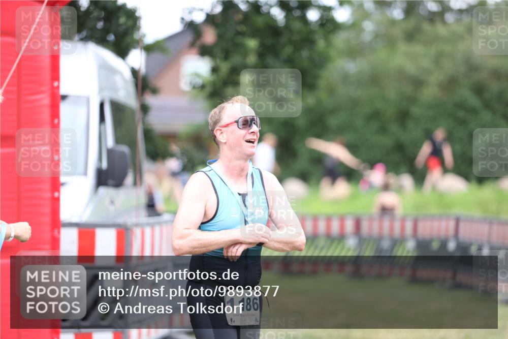 21.06.2026 - 29. Vierlanden-Triathlon Andreas Tolksdorf http://msf.ph/oto/9893877 21.06.2026 14:29:51 Ziel 1186, 1186 meine-sportfotos.de