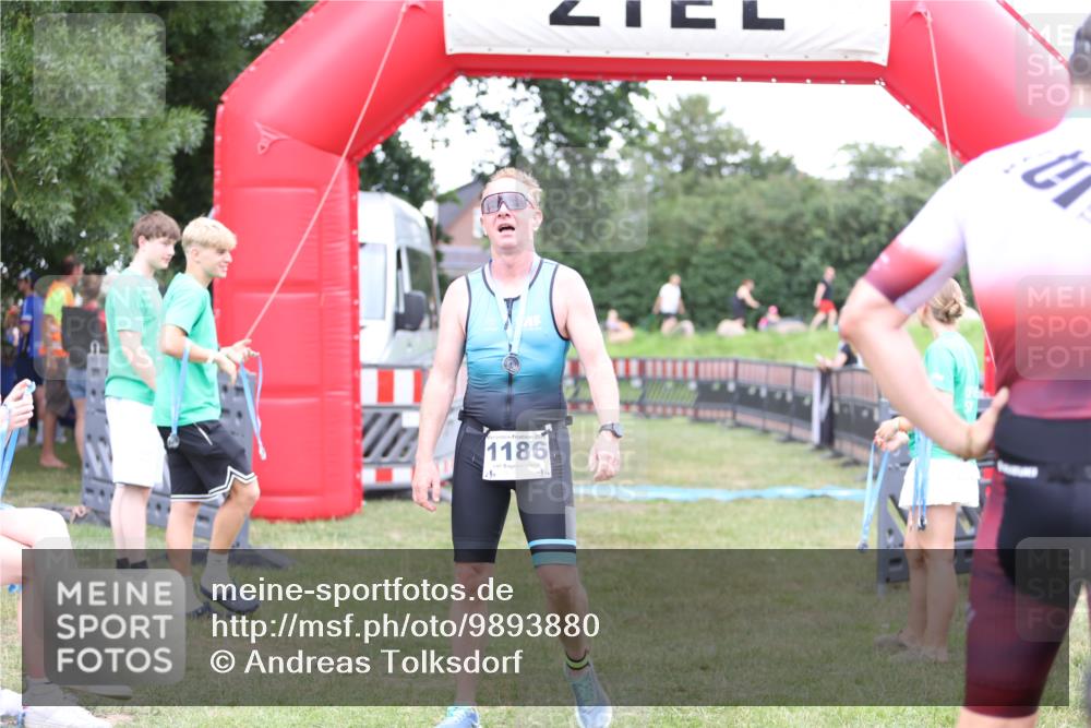 21.06.2026 - 29. Vierlanden-Triathlon Andreas Tolksdorf http://msf.ph/oto/9893880 21.06.2026 14:29:54 Ziel 1152, 1152 meine-sportfotos.de