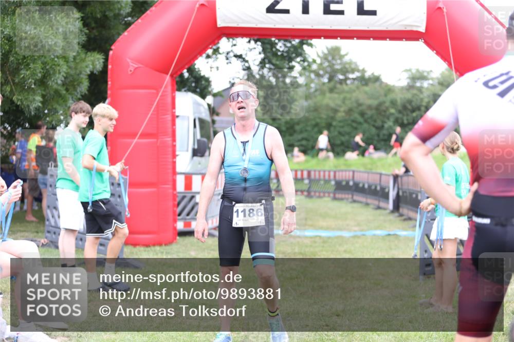 21.06.2026 - 29. Vierlanden-Triathlon Andreas Tolksdorf http://msf.ph/oto/9893881 21.06.2026 14:29:54 Ziel 1152, 1152 meine-sportfotos.de
