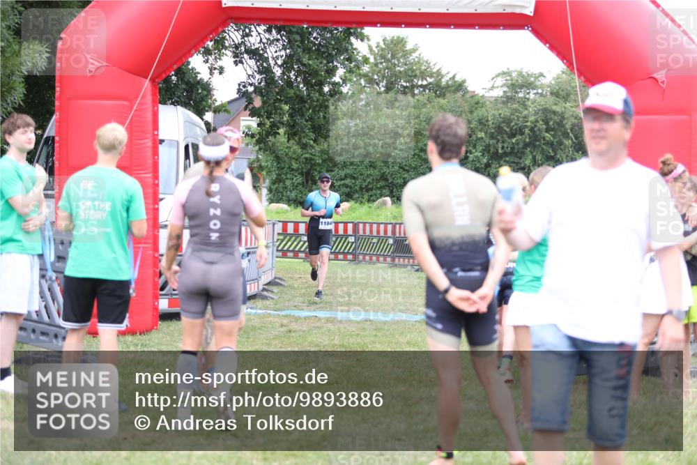21.06.2026 - 29. Vierlanden-Triathlon Andreas Tolksdorf http://msf.ph/oto/9893886 21.06.2026 14:30:21 Ziel 1167, 1184, 1167, 1184 meine-sportfotos.de