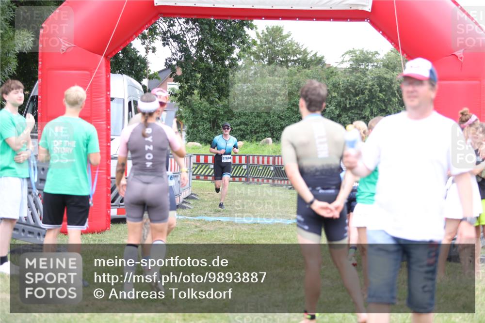 21.06.2026 - 29. Vierlanden-Triathlon Andreas Tolksdorf http://msf.ph/oto/9893887 21.06.2026 14:30:21 Ziel 1167, 1184, 1167, 1184 meine-sportfotos.de