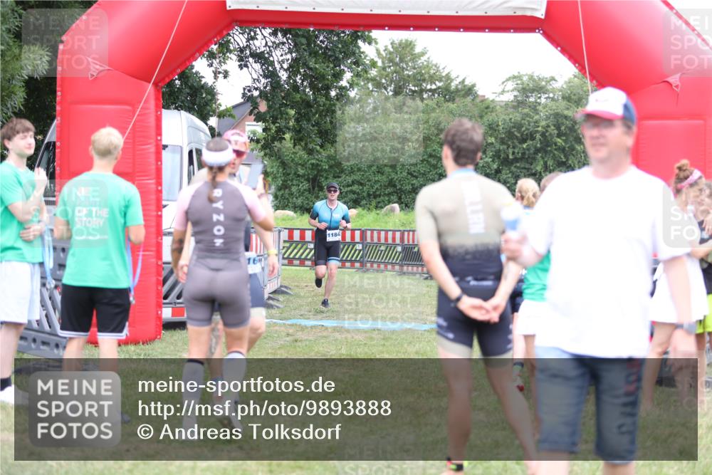 21.06.2026 - 29. Vierlanden-Triathlon Andreas Tolksdorf http://msf.ph/oto/9893888 21.06.2026 14:30:21 Ziel 1167, 1184, 1167, 1184 meine-sportfotos.de