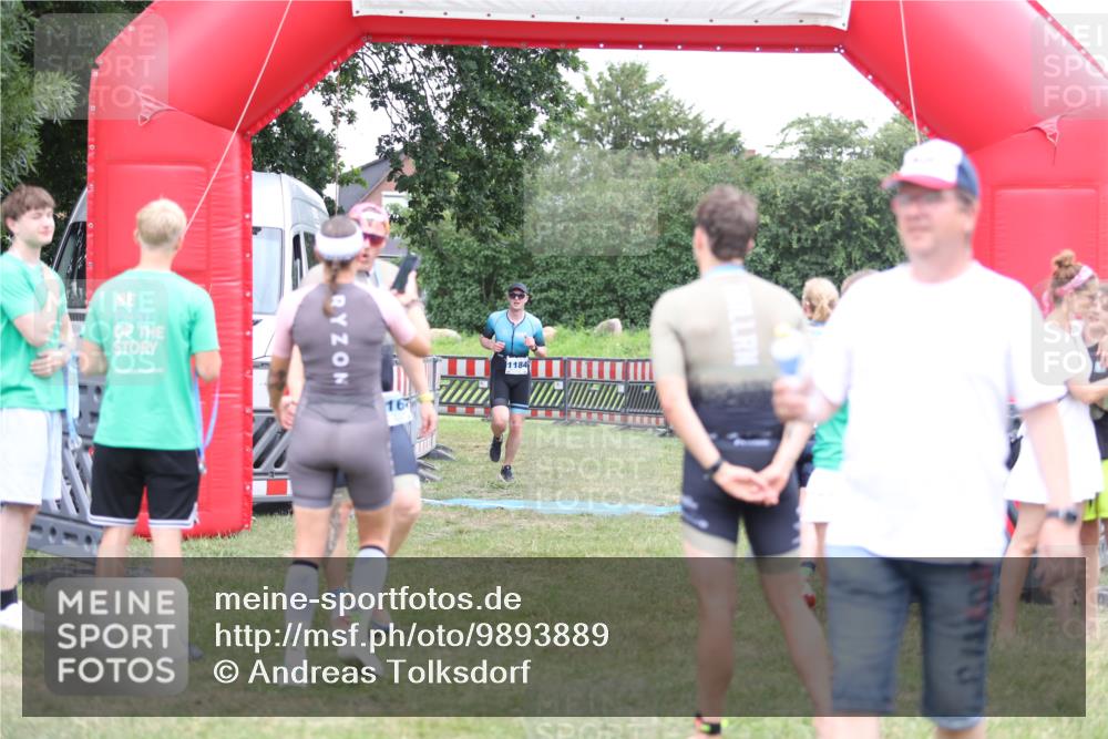 21.06.2026 - 29. Vierlanden-Triathlon Andreas Tolksdorf http://msf.ph/oto/9893889 21.06.2026 14:30:21 Ziel 1167, 1184, 1167, 1184 meine-sportfotos.de