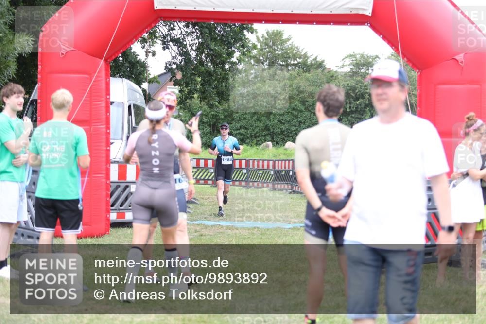 21.06.2026 - 29. Vierlanden-Triathlon Andreas Tolksdorf http://msf.ph/oto/9893892 21.06.2026 14:30:21 Ziel 1167, 1184, 1167, 1184 meine-sportfotos.de