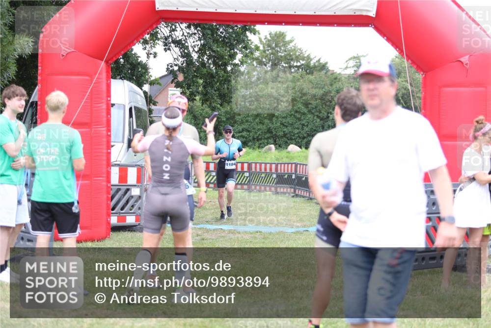 21.06.2026 - 29. Vierlanden-Triathlon Andreas Tolksdorf http://msf.ph/oto/9893894 21.06.2026 14:30:21 Ziel 1167, 1184, 1167, 1184 meine-sportfotos.de