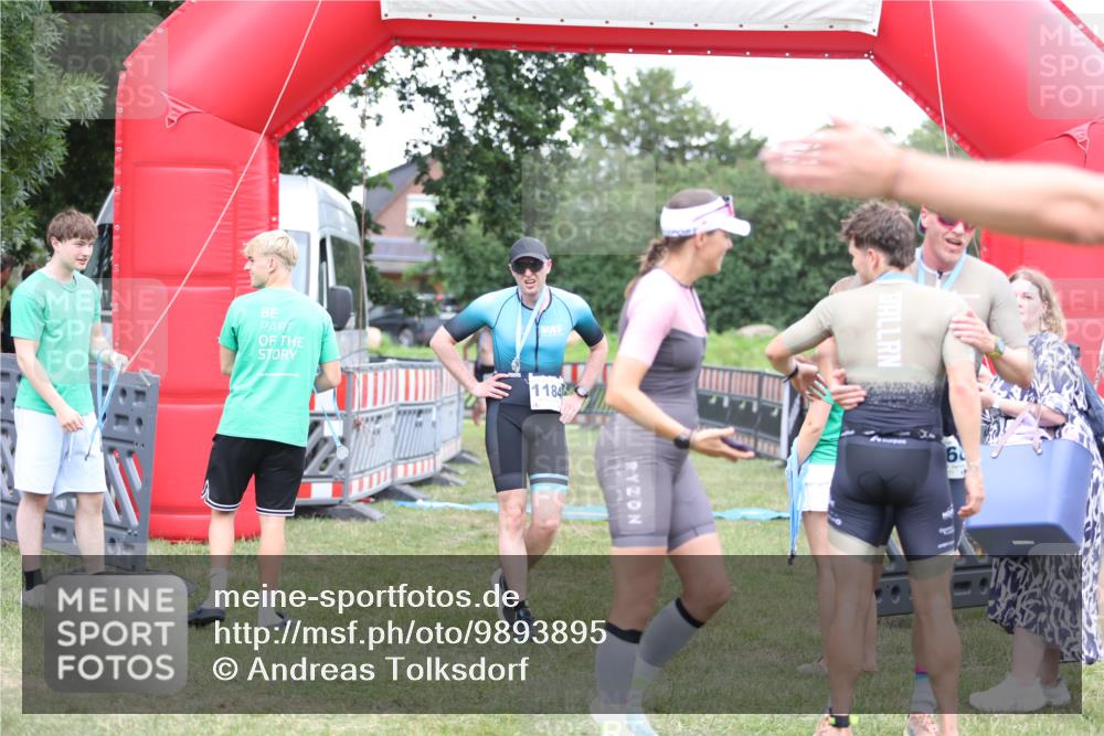 21.06.2026 - 29. Vierlanden-Triathlon Andreas Tolksdorf http://msf.ph/oto/9893895 21.06.2026 14:30:27 Ziel 1137, 1167, 1184, 1137, 1167, 1184 meine-sportfotos.de