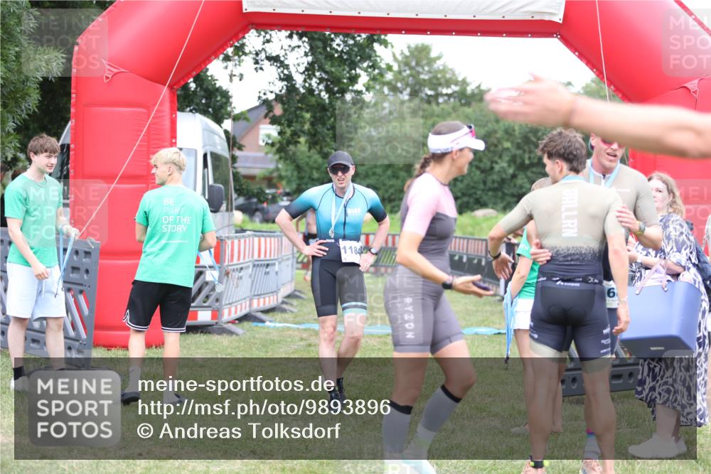 21.06.2026 - 29. Vierlanden-Triathlon Andreas Tolksdorf http://msf.ph/oto/9893896 21.06.2026 14:30:27 Ziel 1137, 1167, 1184, 1137, 1167, 1184 meine-sportfotos.de