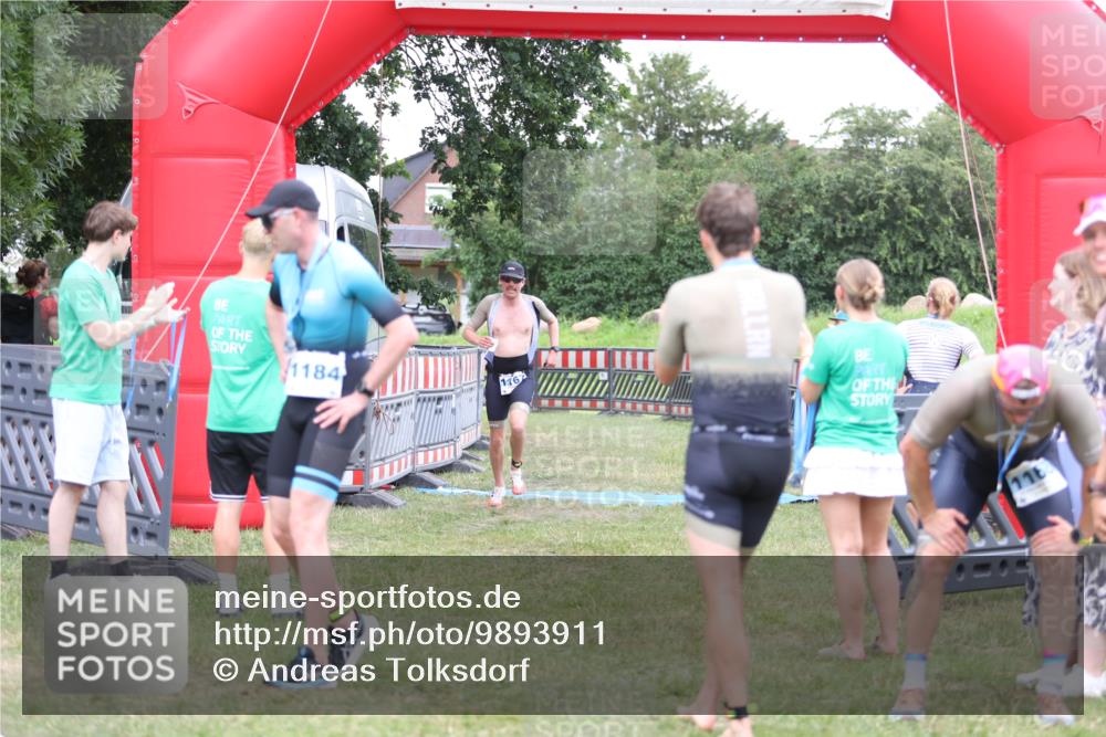 21.06.2026 - 29. Vierlanden-Triathlon Andreas Tolksdorf http://msf.ph/oto/9893911 21.06.2026 14:30:30 Ziel 1137, 1167, 1137, 1167 meine-sportfotos.de