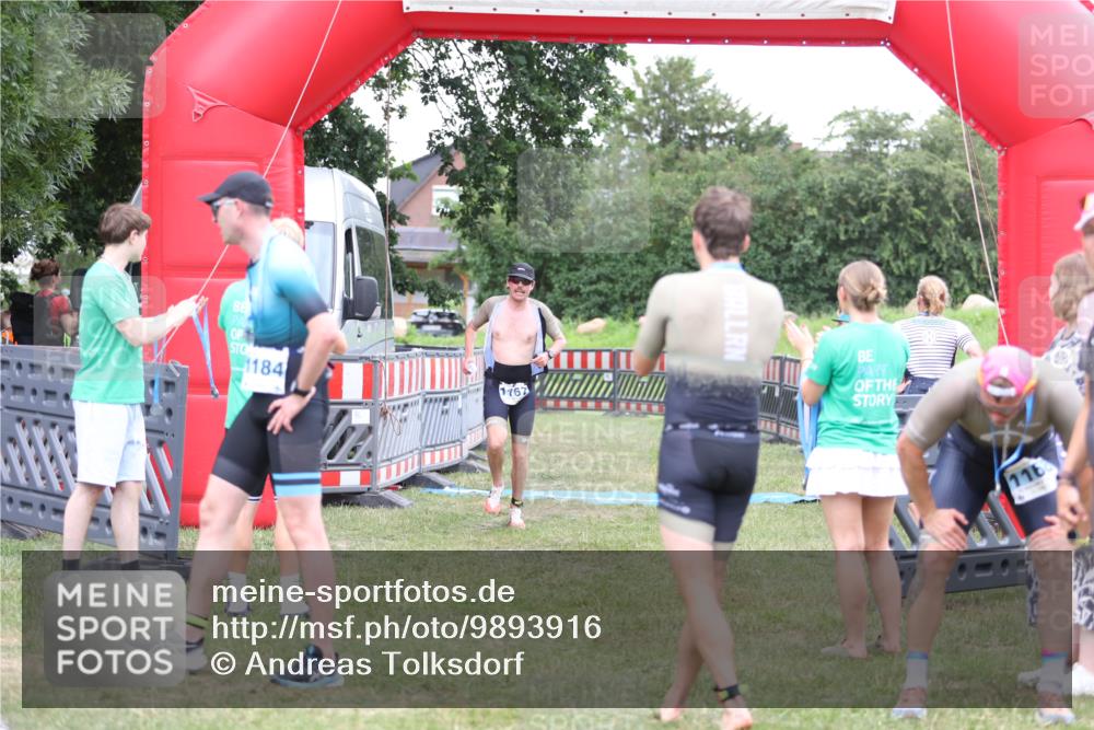 21.06.2026 - 29. Vierlanden-Triathlon Andreas Tolksdorf http://msf.ph/oto/9893916 21.06.2026 14:30:30 Ziel 1137, 1167, 1137, 1167 meine-sportfotos.de