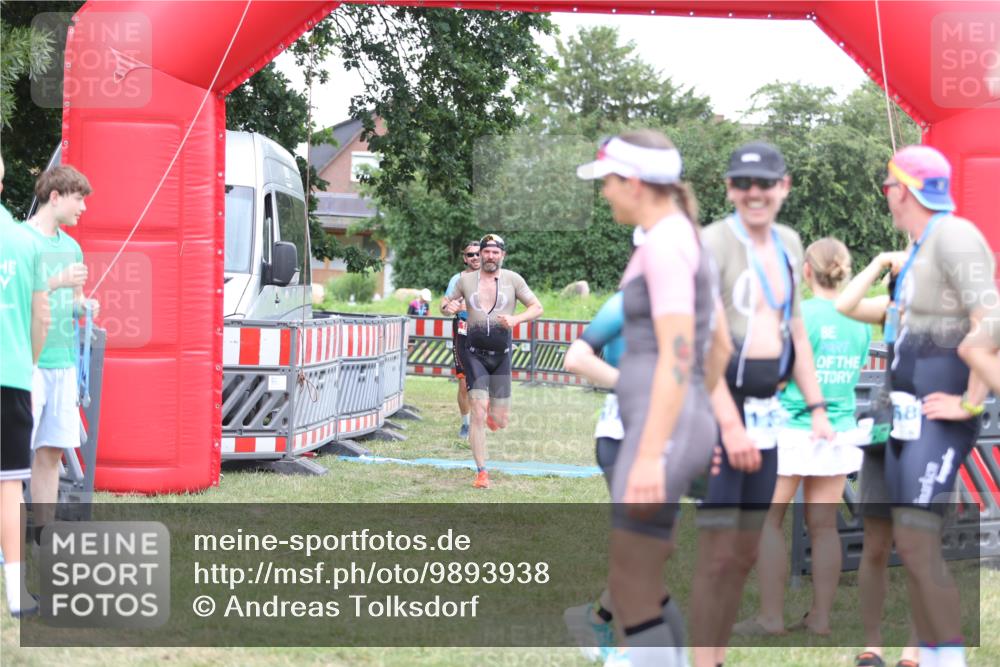21.06.2026 - 29. Vierlanden-Triathlon Andreas Tolksdorf http://msf.ph/oto/9893938 21.06.2026 14:30:46 Ziel 183, 1172, 1180, 183, 1172, 1180 meine-sportfotos.de