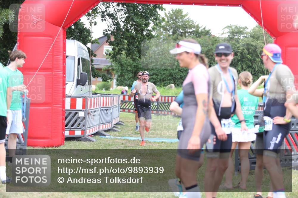 21.06.2026 - 29. Vierlanden-Triathlon Andreas Tolksdorf http://msf.ph/oto/9893939 21.06.2026 14:30:46 Ziel 183, 1172, 1180, 183, 1172, 1180 meine-sportfotos.de