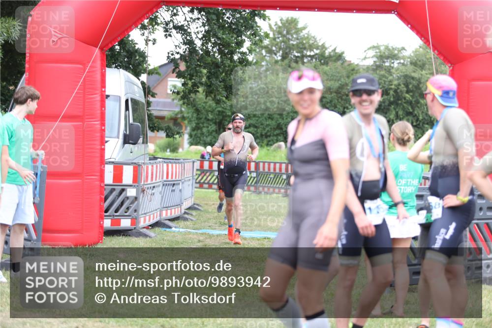 21.06.2026 - 29. Vierlanden-Triathlon Andreas Tolksdorf http://msf.ph/oto/9893942 21.06.2026 14:30:47 Ziel 183, 1172, 1180, 183, 1172, 1180 meine-sportfotos.de