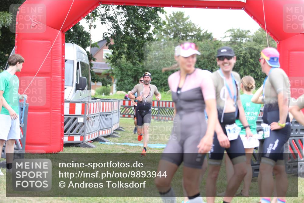 21.06.2026 - 29. Vierlanden-Triathlon Andreas Tolksdorf http://msf.ph/oto/9893944 21.06.2026 14:30:47 Ziel 183, 1172, 1180, 183, 1172, 1180 meine-sportfotos.de