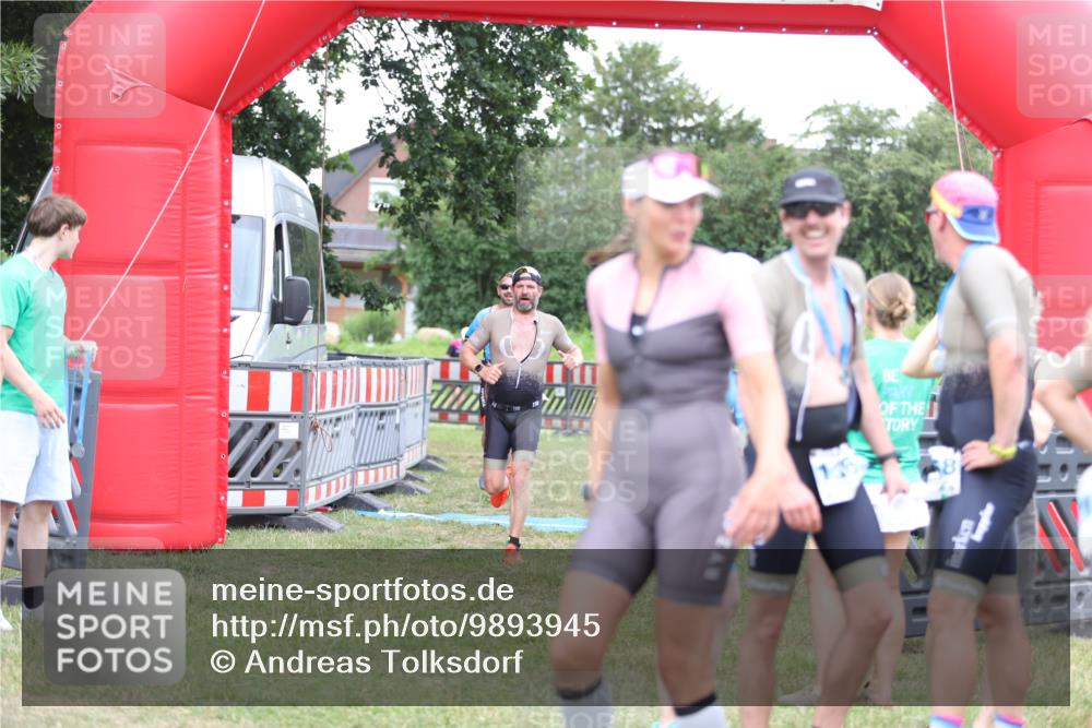 21.06.2026 - 29. Vierlanden-Triathlon Andreas Tolksdorf http://msf.ph/oto/9893945 21.06.2026 14:30:47 Ziel 183, 1172, 1180, 183, 1172, 1180 meine-sportfotos.de