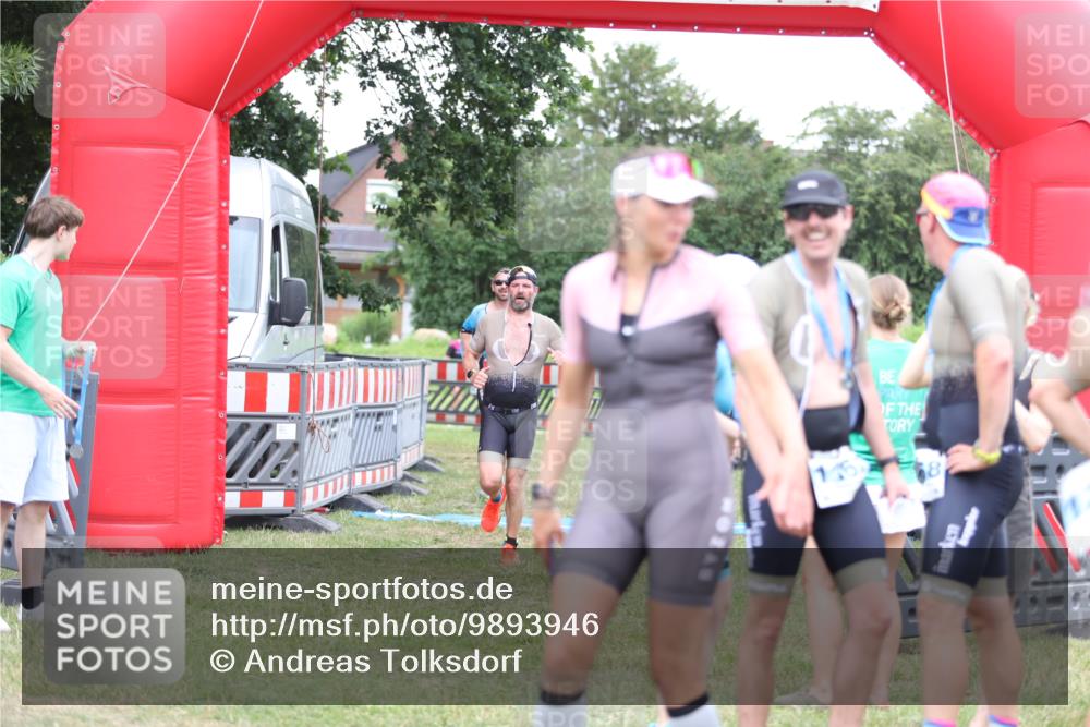 21.06.2026 - 29. Vierlanden-Triathlon Andreas Tolksdorf http://msf.ph/oto/9893946 21.06.2026 14:30:47 Ziel 183, 1172, 1180, 183, 1172, 1180 meine-sportfotos.de