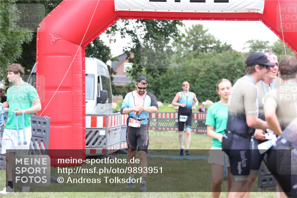 21.06.2026 - 29. Vierlanden-Triathlon Andreas Tolksdorf http://msf.ph/oto/9893951 21.06.2026 14:30:53 Ziel 183, 1180, 183, 1180 meine-sportfotos.de
