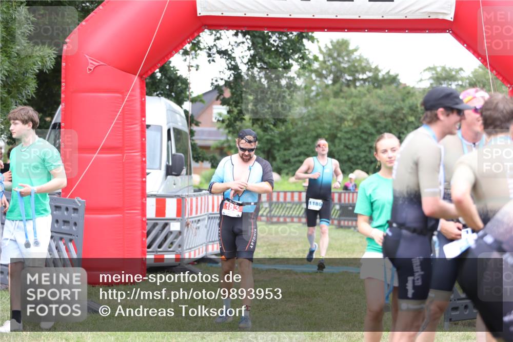 21.06.2026 - 29. Vierlanden-Triathlon Andreas Tolksdorf http://msf.ph/oto/9893953 21.06.2026 14:30:53 Ziel 183, 1180, 183, 1180 meine-sportfotos.de