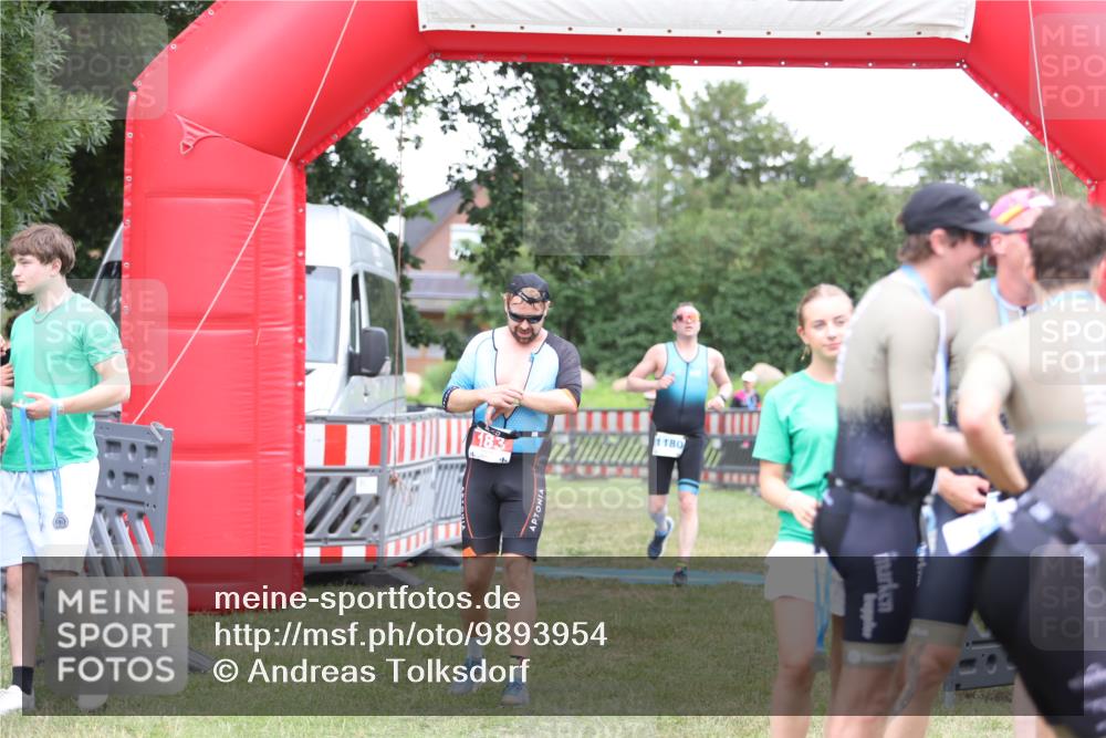 21.06.2026 - 29. Vierlanden-Triathlon Andreas Tolksdorf http://msf.ph/oto/9893954 21.06.2026 14:30:53 Ziel 183, 1180, 183, 1180 meine-sportfotos.de