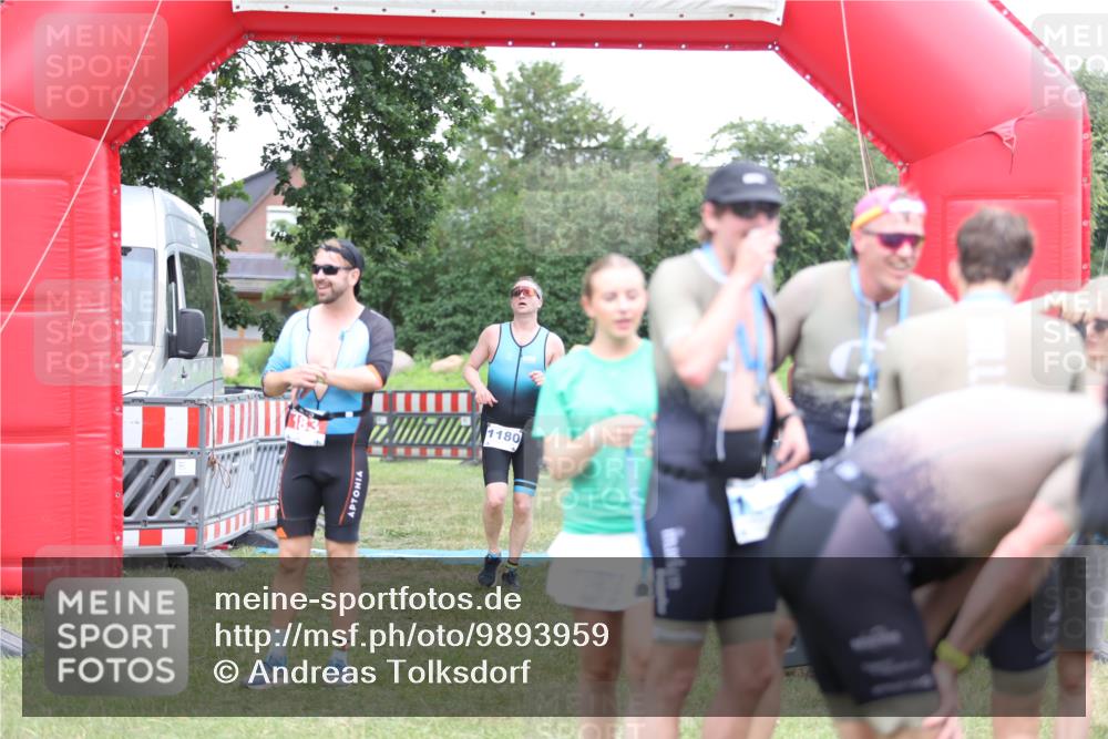 21.06.2026 - 29. Vierlanden-Triathlon Andreas Tolksdorf http://msf.ph/oto/9893959 21.06.2026 14:30:54 Ziel 1180, 1180 meine-sportfotos.de