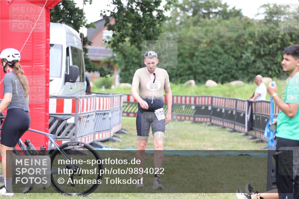 21.06.2026 - 29. Vierlanden-Triathlon Andreas Tolksdorf http://msf.ph/oto/9894022 21.06.2026 14:32:21 Ziel 1171, 1171 meine-sportfotos.de