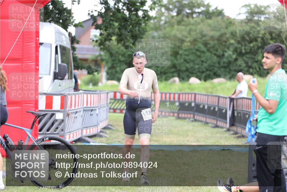 21.06.2026 - 29. Vierlanden-Triathlon Andreas Tolksdorf http://msf.ph/oto/9894024 21.06.2026 14:32:21 Ziel 1171, 1171 meine-sportfotos.de