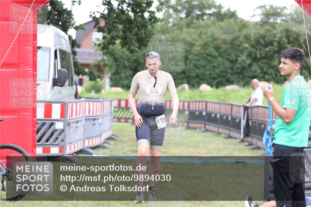 21.06.2026 - 29. Vierlanden-Triathlon Andreas Tolksdorf http://msf.ph/oto/9894030 21.06.2026 14:32:21 Ziel 1171, 1171 meine-sportfotos.de