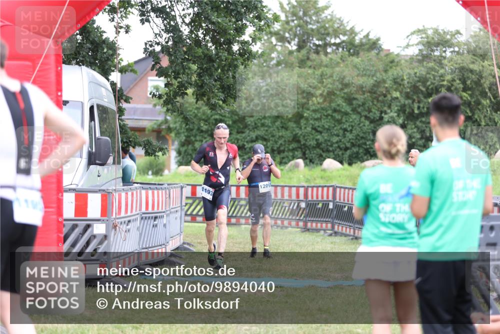 21.06.2026 - 29. Vierlanden-Triathlon Andreas Tolksdorf http://msf.ph/oto/9894040 21.06.2026 14:33:18 Ziel 1193, 1209, 1224, 1193, 1209, 1224 meine-sportfotos.de