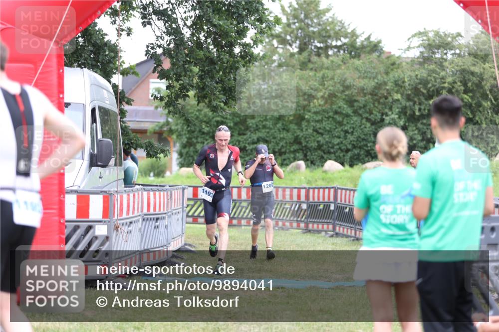 21.06.2026 - 29. Vierlanden-Triathlon Andreas Tolksdorf http://msf.ph/oto/9894041 21.06.2026 14:33:18 Ziel 1193, 1209, 1224, 1193, 1209, 1224 meine-sportfotos.de