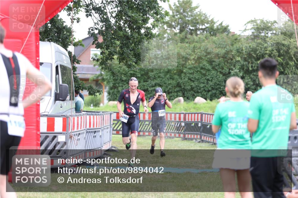 21.06.2026 - 29. Vierlanden-Triathlon Andreas Tolksdorf http://msf.ph/oto/9894042 21.06.2026 14:33:18 Ziel 1193, 1209, 1224, 1193, 1209, 1224 meine-sportfotos.de