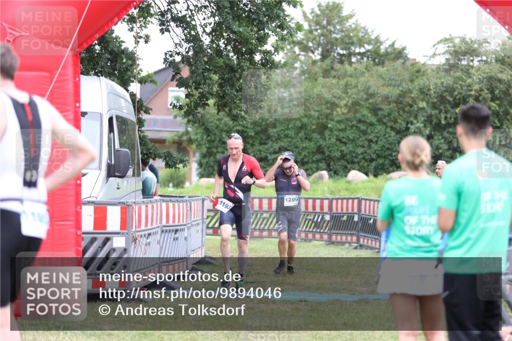 21.06.2026 - 29. Vierlanden-Triathlon Andreas Tolksdorf http://msf.ph/oto/9894046 21.06.2026 14:33:18 Ziel 1193, 1209, 1224, 1193, 1209, 1224 meine-sportfotos.de