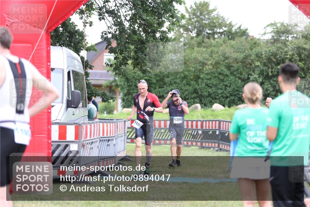 21.06.2026 - 29. Vierlanden-Triathlon Andreas Tolksdorf http://msf.ph/oto/9894047 21.06.2026 14:33:18 Ziel 1193, 1209, 1224, 1193, 1209, 1224 meine-sportfotos.de