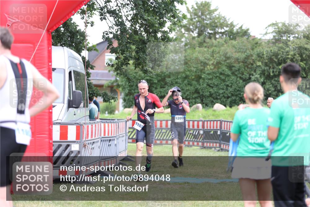21.06.2026 - 29. Vierlanden-Triathlon Andreas Tolksdorf http://msf.ph/oto/9894048 21.06.2026 14:33:18 Ziel 1193, 1209, 1224, 1193, 1209, 1224 meine-sportfotos.de