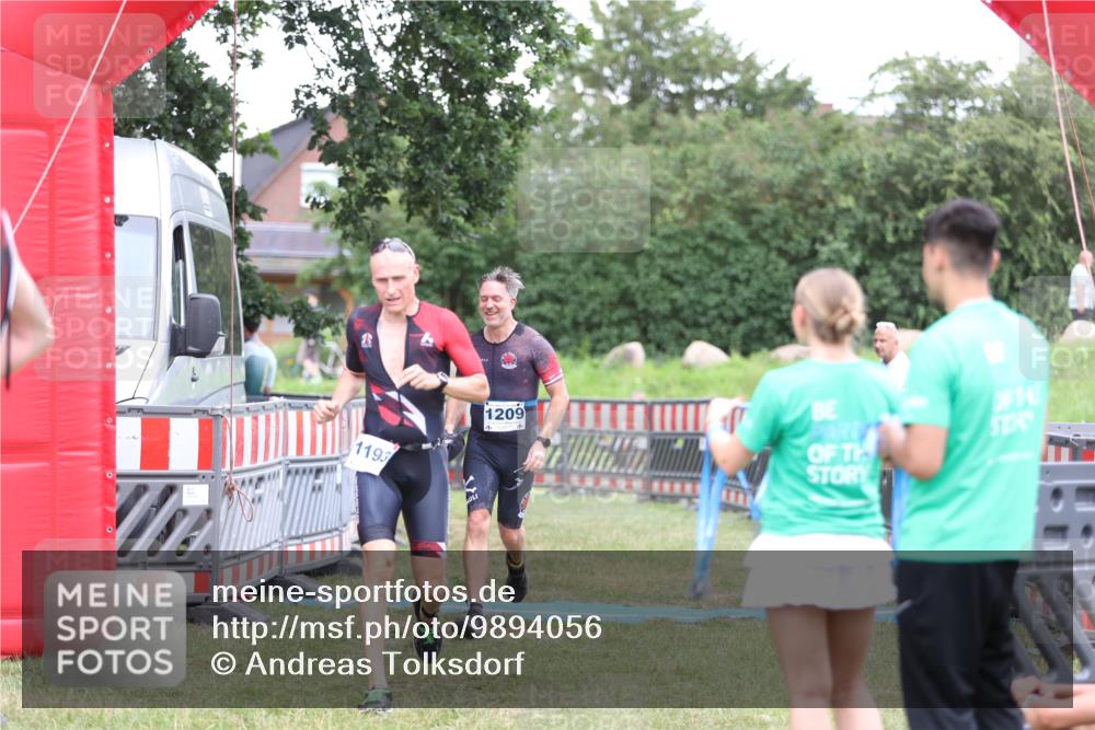 21.06.2026 - 29. Vierlanden-Triathlon Andreas Tolksdorf http://msf.ph/oto/9894056 21.06.2026 14:33:20 Ziel 1193, 1209, 1224, 1193, 1209, 1224 meine-sportfotos.de