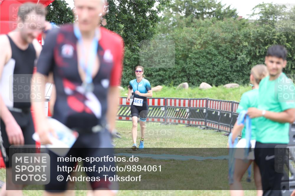21.06.2026 - 29. Vierlanden-Triathlon Andreas Tolksdorf http://msf.ph/oto/9894061 21.06.2026 14:33:37 Ziel 1141, 1227, 1141, 1227 meine-sportfotos.de