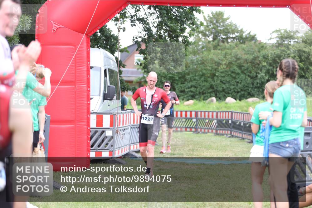 21.06.2026 - 29. Vierlanden-Triathlon Andreas Tolksdorf http://msf.ph/oto/9894075 21.06.2026 14:33:51 Ziel 1095, 1227, 1095, 1227 meine-sportfotos.de