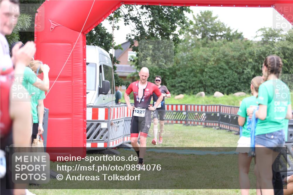 21.06.2026 - 29. Vierlanden-Triathlon Andreas Tolksdorf http://msf.ph/oto/9894076 21.06.2026 14:33:51 Ziel 1095, 1227, 1095, 1227 meine-sportfotos.de