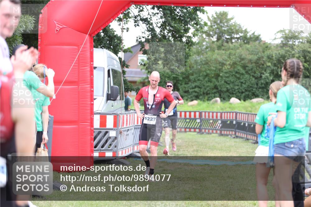 21.06.2026 - 29. Vierlanden-Triathlon Andreas Tolksdorf http://msf.ph/oto/9894077 21.06.2026 14:33:51 Ziel 1095, 1227, 1095, 1227 meine-sportfotos.de