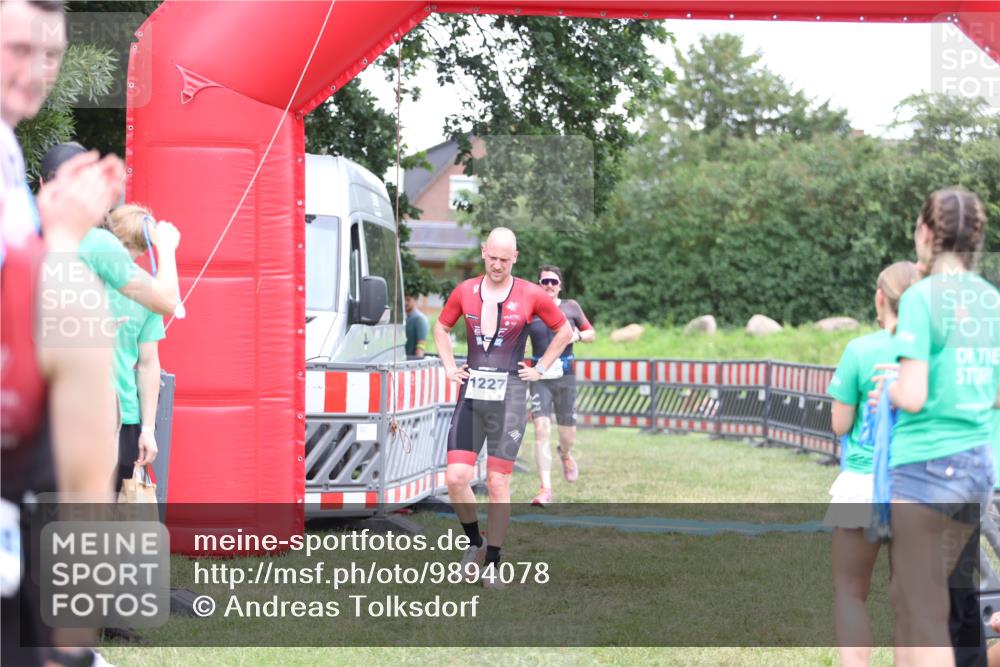 21.06.2026 - 29. Vierlanden-Triathlon Andreas Tolksdorf http://msf.ph/oto/9894078 21.06.2026 14:33:51 Ziel 1095, 1227, 1095, 1227 meine-sportfotos.de