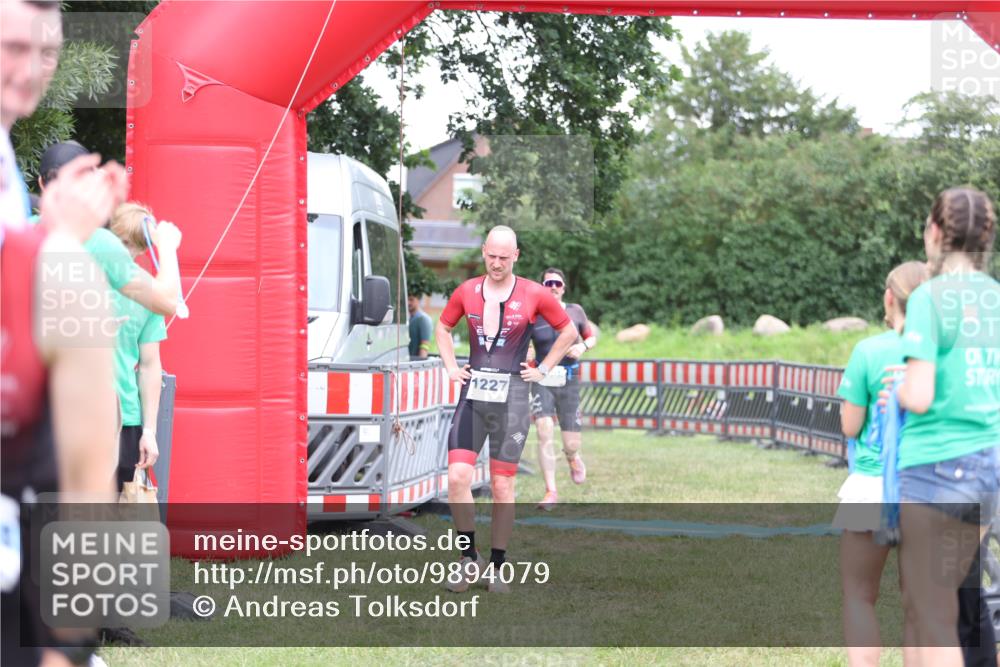 21.06.2026 - 29. Vierlanden-Triathlon Andreas Tolksdorf http://msf.ph/oto/9894079 21.06.2026 14:33:51 Ziel 1095, 1227, 1095, 1227 meine-sportfotos.de