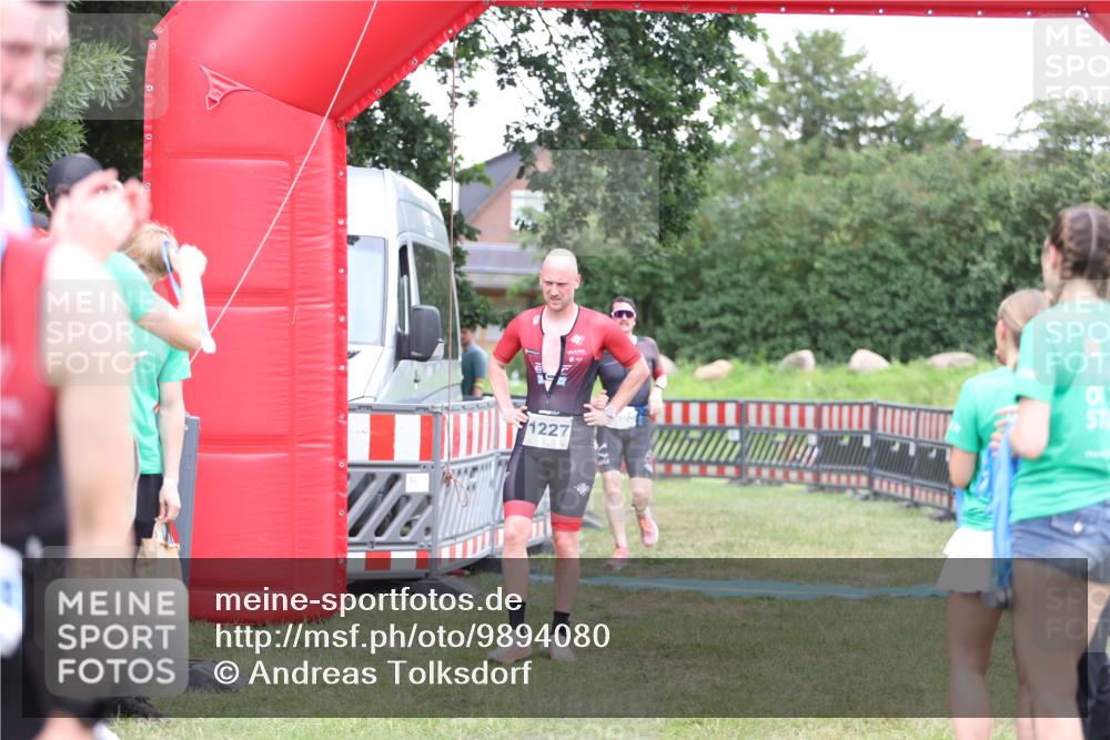 21.06.2026 - 29. Vierlanden-Triathlon Andreas Tolksdorf http://msf.ph/oto/9894080 21.06.2026 14:33:51 Ziel 1095, 1227, 1095, 1227 meine-sportfotos.de
