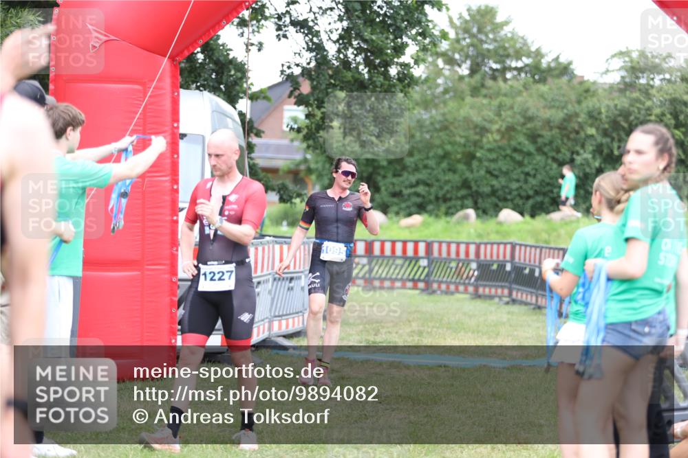 21.06.2026 - 29. Vierlanden-Triathlon Andreas Tolksdorf http://msf.ph/oto/9894082 21.06.2026 14:33:53 Ziel 1095, 1227, 1095, 1227 meine-sportfotos.de