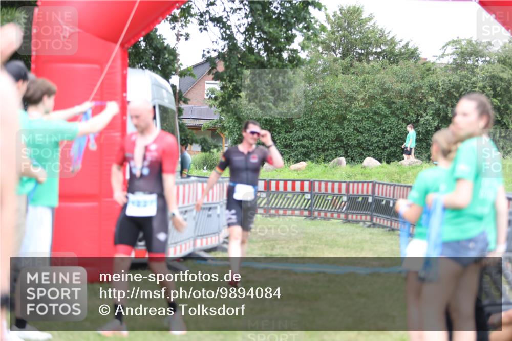 21.06.2026 - 29. Vierlanden-Triathlon Andreas Tolksdorf http://msf.ph/oto/9894084 21.06.2026 14:33:54 Ziel 1095, 1095 meine-sportfotos.de