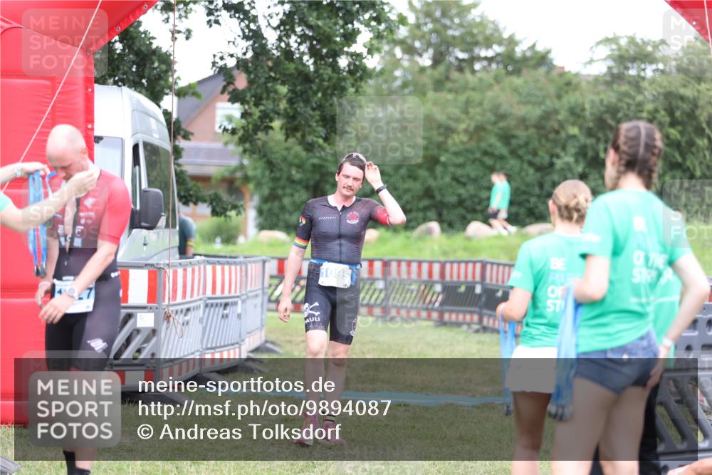 21.06.2026 - 29. Vierlanden-Triathlon Andreas Tolksdorf http://msf.ph/oto/9894087 21.06.2026 14:33:55 Ziel 1095, 1095 meine-sportfotos.de