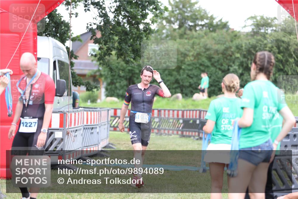 21.06.2026 - 29. Vierlanden-Triathlon Andreas Tolksdorf http://msf.ph/oto/9894089 21.06.2026 14:33:55 Ziel 1095, 1095 meine-sportfotos.de