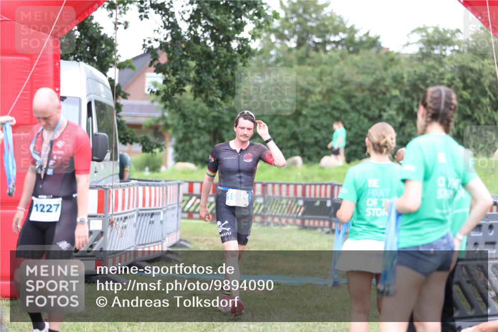 21.06.2026 - 29. Vierlanden-Triathlon Andreas Tolksdorf http://msf.ph/oto/9894090 21.06.2026 14:33:55 Ziel 1095, 1095 meine-sportfotos.de