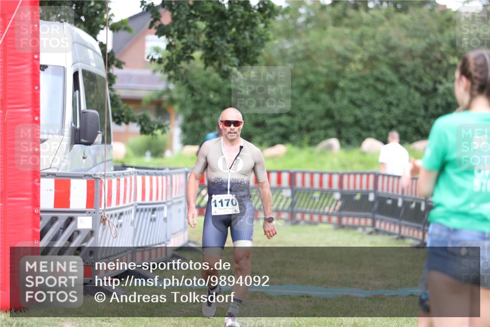 21.06.2026 - 29. Vierlanden-Triathlon Andreas Tolksdorf http://msf.ph/oto/9894092 21.06.2026 14:35:31 Ziel 1170, 1181, 1170, 1181 meine-sportfotos.de