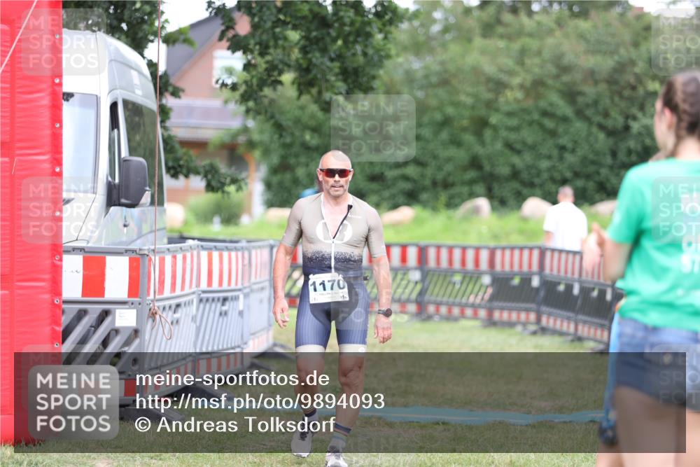 21.06.2026 - 29. Vierlanden-Triathlon Andreas Tolksdorf http://msf.ph/oto/9894093 21.06.2026 14:35:31 Ziel 1170, 1181, 1170, 1181 meine-sportfotos.de
